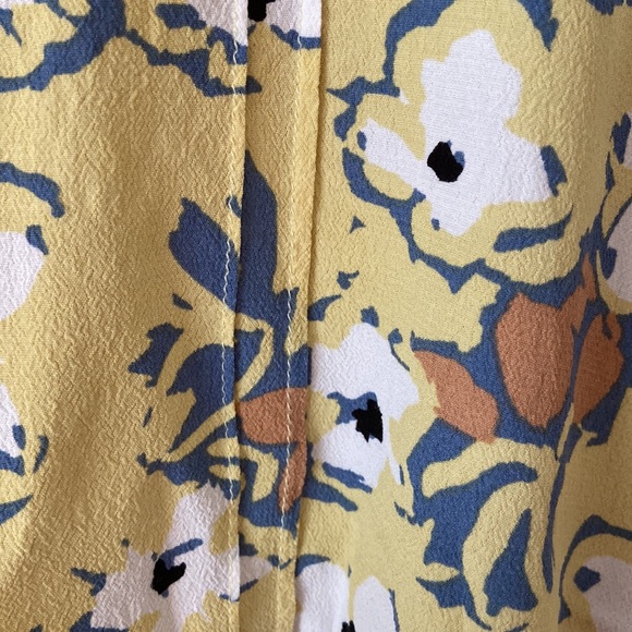 Beautiful floral blouse - Picture 2 of 4